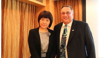 世貿通集團上海公司總經理Linda與緬因州州長Governor PaulLepage先生合影